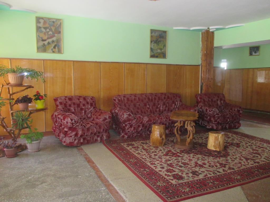 Otel Issyk-Kul Каракол Екстериор снимка