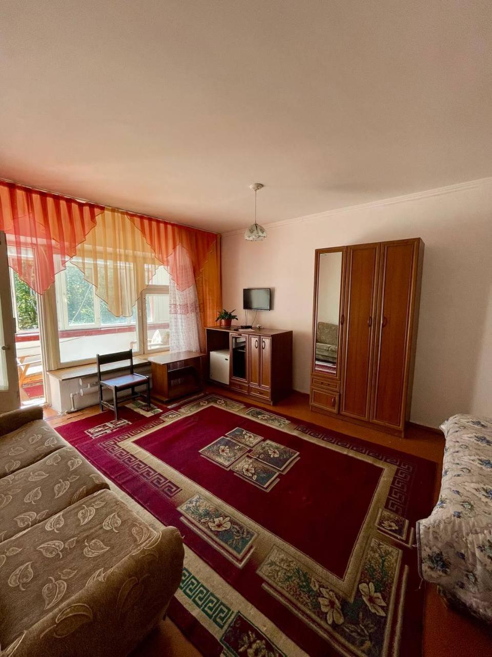 Otel Issyk-Kul Каракол Екстериор снимка