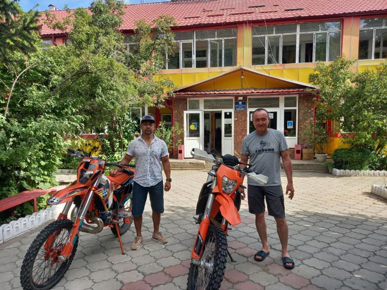 Otel Issyk-Kul Каракол Екстериор снимка