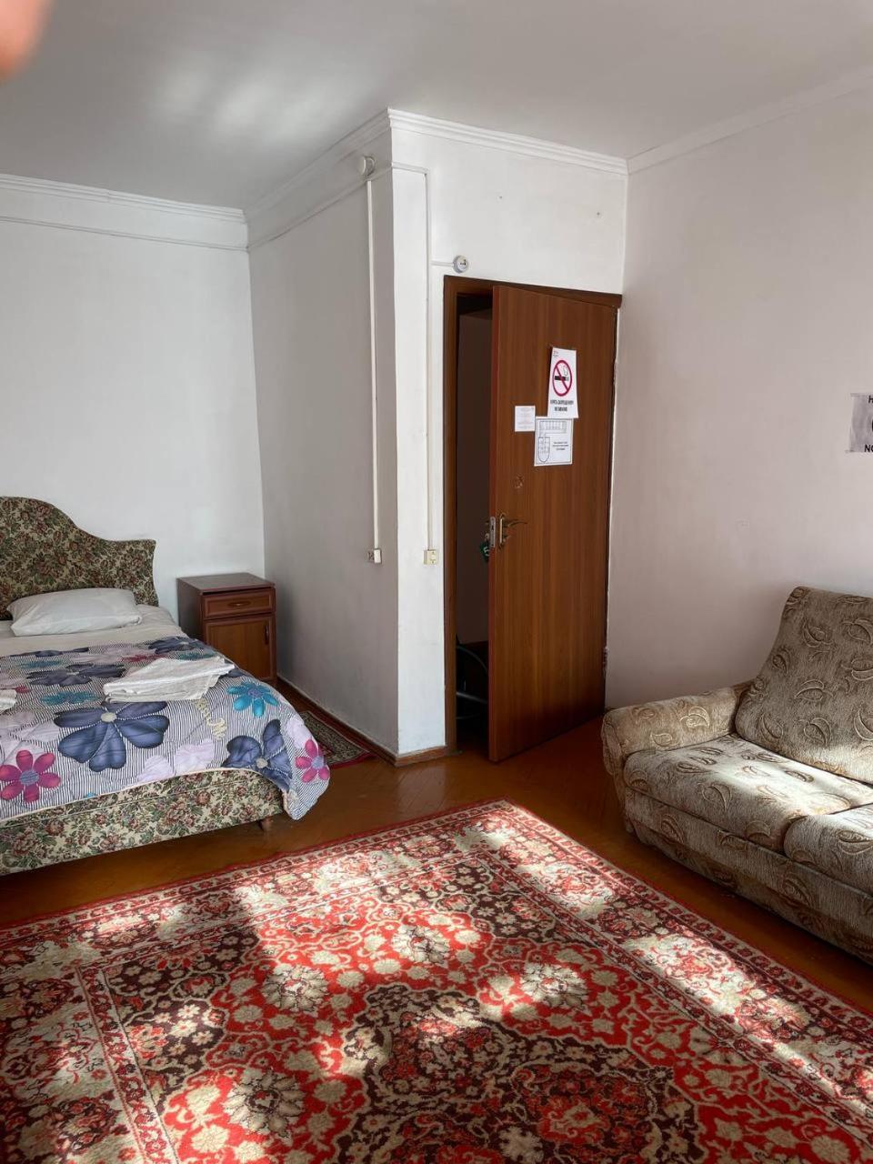 Otel Issyk-Kul Каракол Екстериор снимка