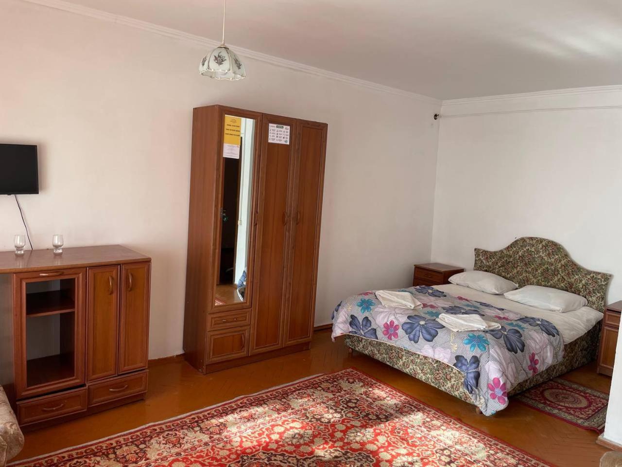 Otel Issyk-Kul Каракол Екстериор снимка