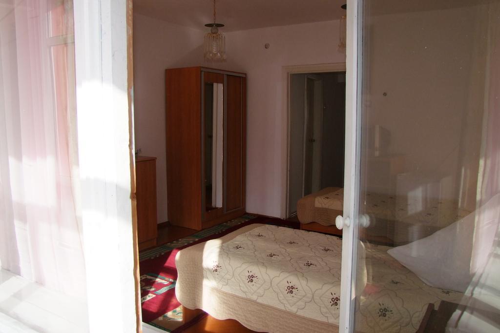 Otel Issyk-Kul Каракол Екстериор снимка